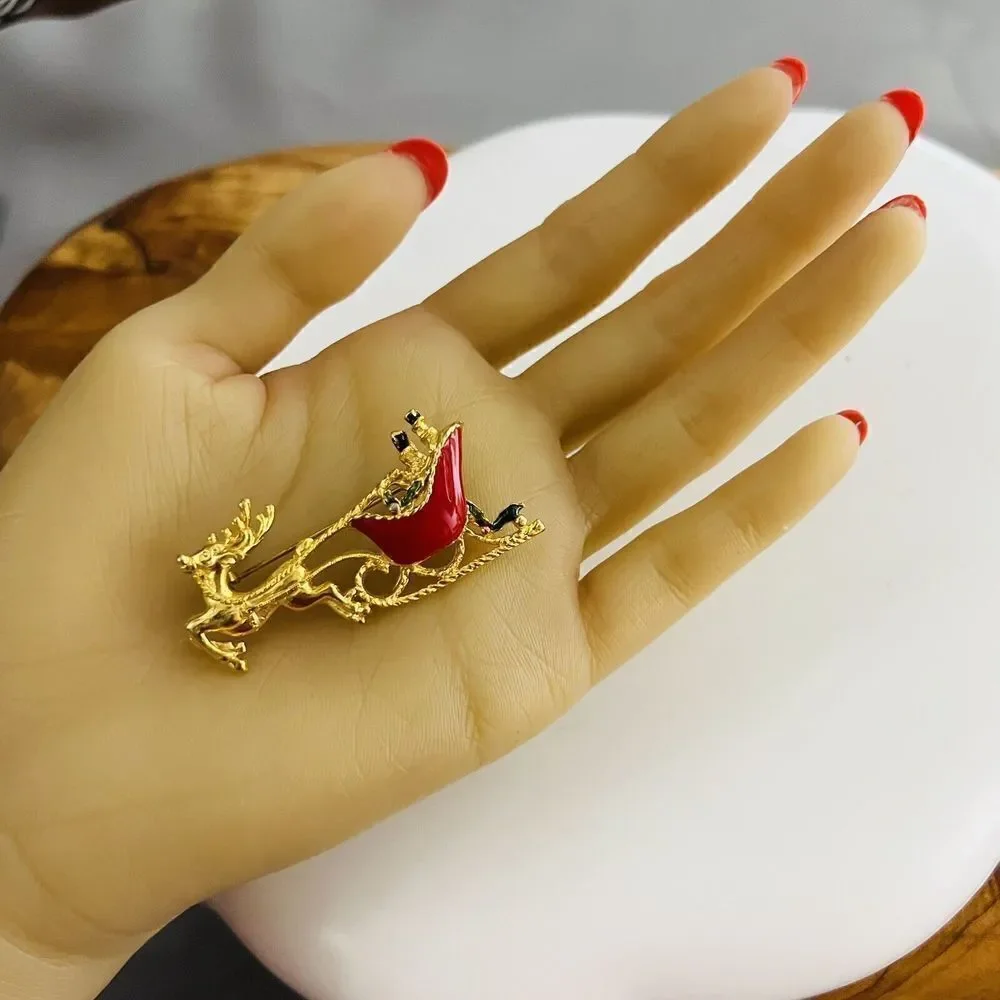 Vintage Reindeer Sleigh Pin Brooch Christmas Holiday Gold Tone Enamel 1024